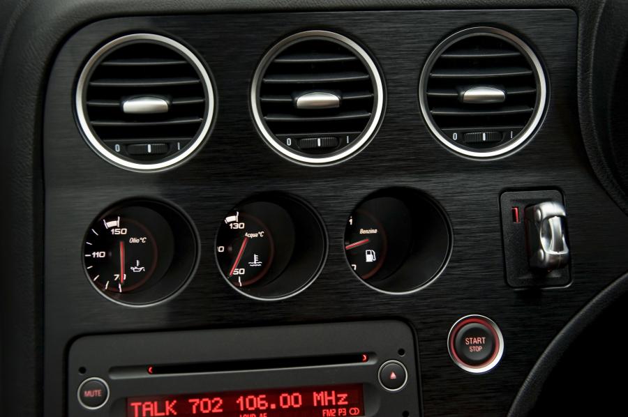 Детали интерьера Alfa Romeo 159 Ti (939A) 2008 года  (ZA) (фото 16 из 27)